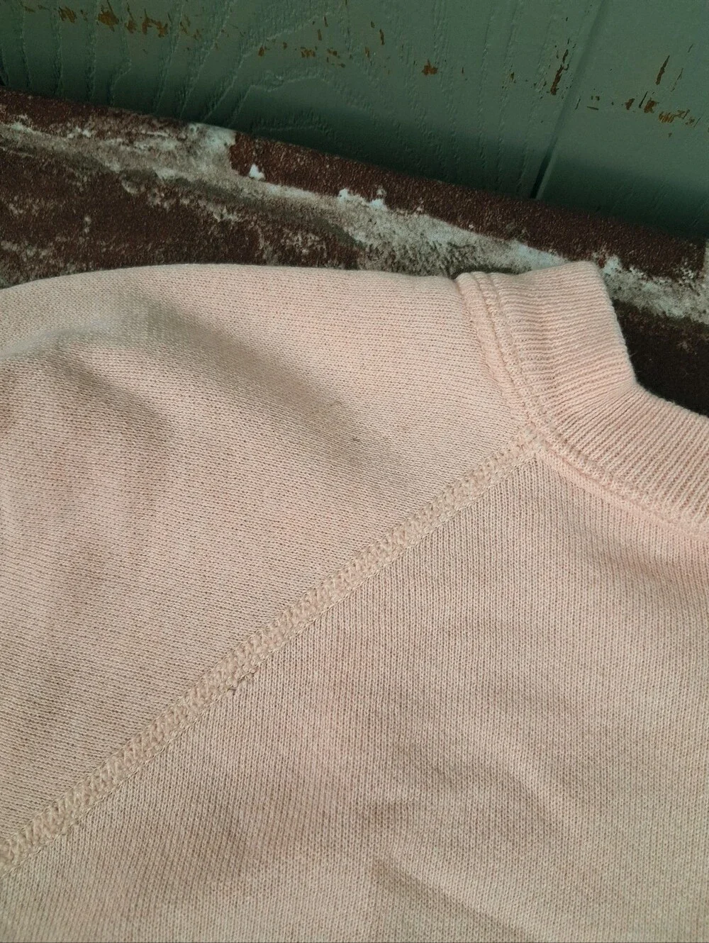 Vintage 90s Cow Sweatshirt Womens MEDIUM Pink Coral Hand Painted Art MOO Cottage - Picture 10 of 11